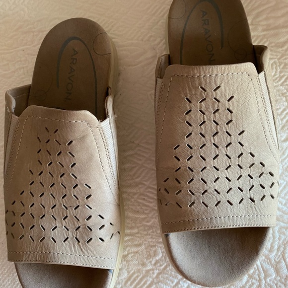 Lafies Casual Slip On - Picture 2 of 5